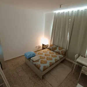 Affordable Transient - Not A - Sharing Kitchen And Washrooms Проживание в семье