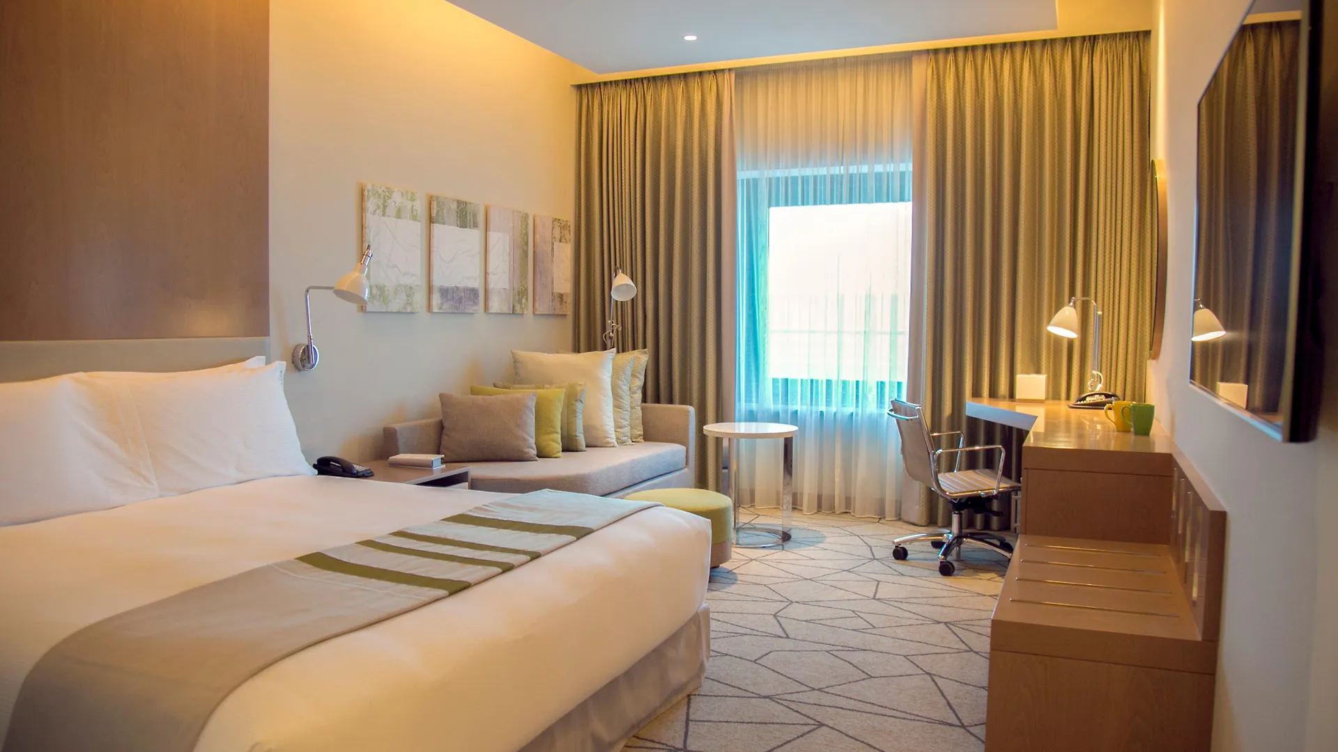 Отель Holiday Inn & Suites - Dubai Festival City By Ihg