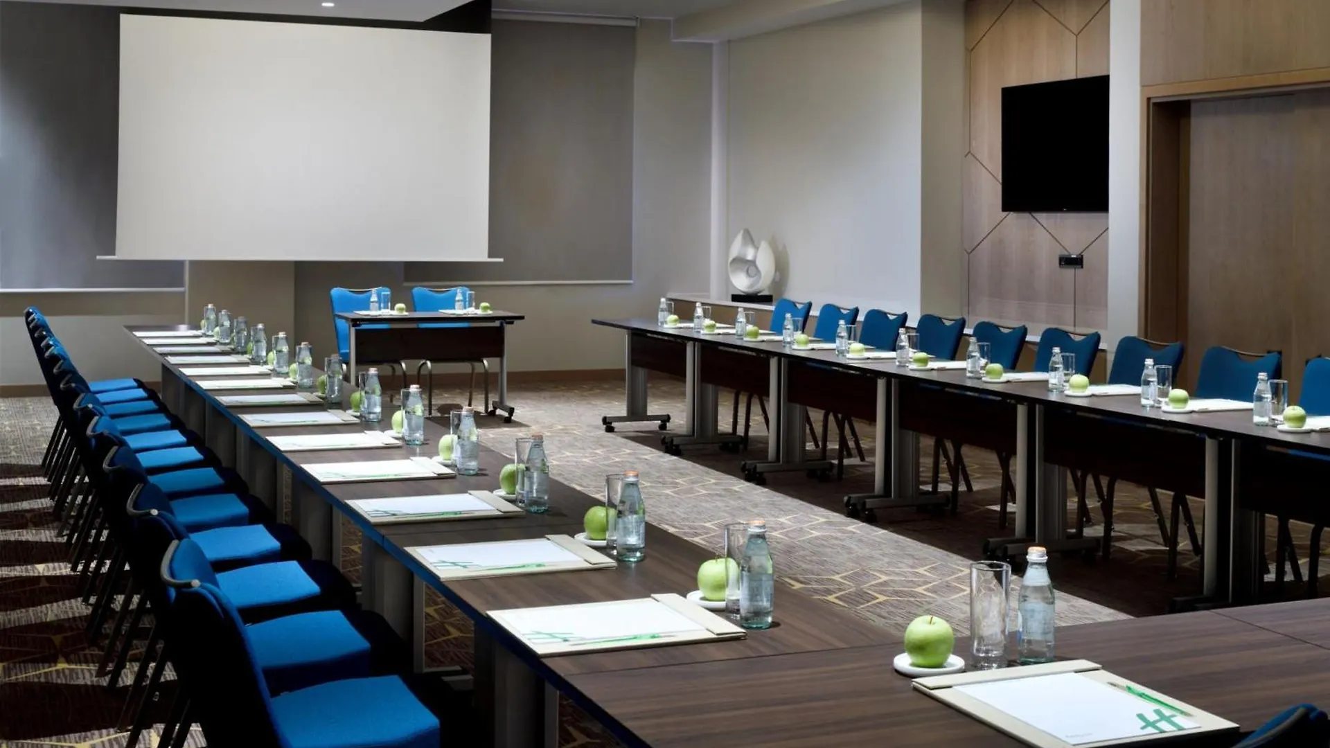 Holiday Inn & Suites - Dubai Festival City By Ihg 4*,